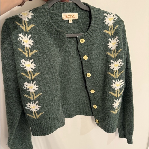 Listicle Sweaters - Listicle Green Yellow & White Flowers Women's Cardigan Button Up Small